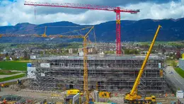 Rohbau fertig, Gebäude eingerüstet – Arclap Baustellenkamera